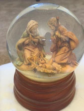 Ronan Musical Christmas Snow Globe Nativity Genuine Fontanini Figures  1989