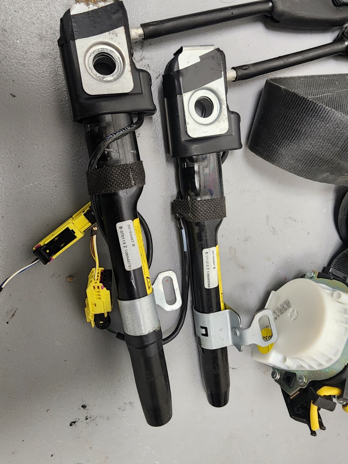 1316 Volkswagen Tiguan Front Driver Passenger Seat belt Retractor