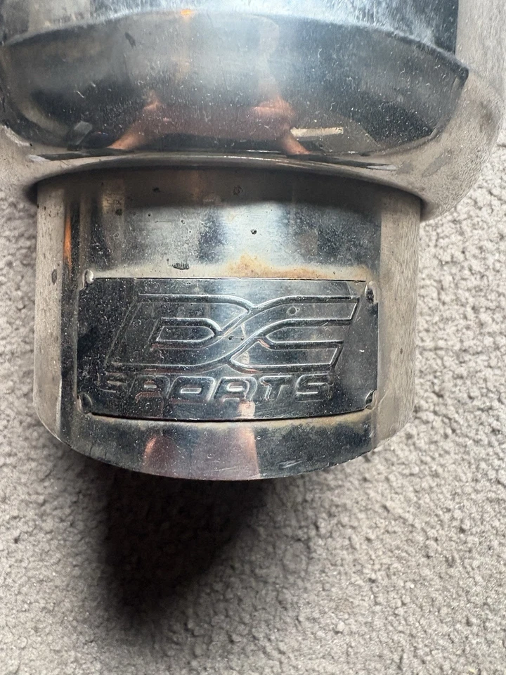 Silenciador redondo universal soldado DC Sports EX-5016 - 2,25" entrada - 3,25" 5" punta inclinada Foto 2 de 4