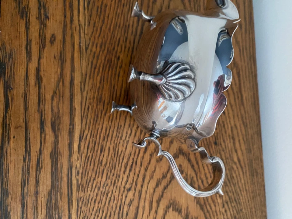 BELA PLACA DE PRATA ANTIGA BARCO DE MOLHO 19º C com aro ornamentado e pernas superiores de concha - Imagem 3 de 4