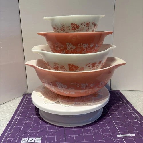 Vintage Pyrex PINK GOOSEBERRY Cinderella Mixing Nesting Bowls Complete Set of 4