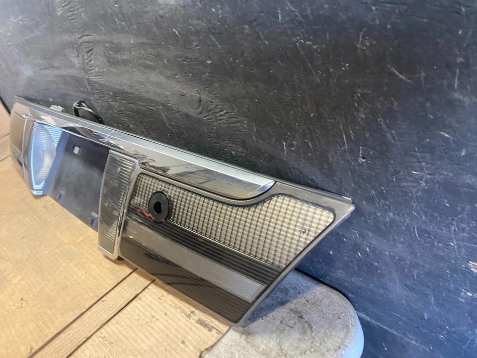 Luz trasera central tapa maletero Mercury Grand Marquis 2006 a 2011 R0247 DG Foto 2 de 4