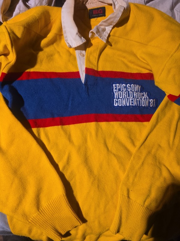 HOT VINTAGE 1981 EPIC SONY WORLD ROCK CONVENTION SWEATER (S-M)