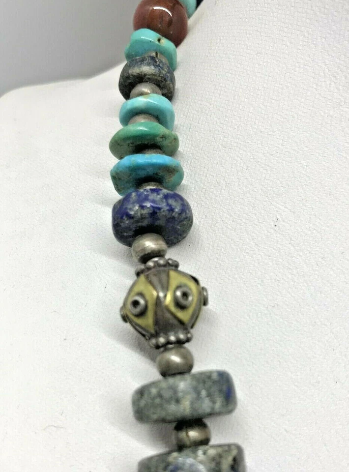 COLLANA ETNICA IN PIETRE DURE NATURALI TURCHESE E CORALLO CHIUSURA IN ARGENTO - Immagine 2 di 4