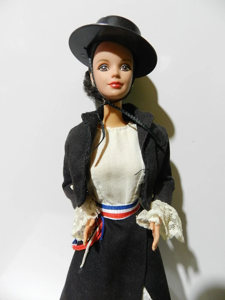 BARBIE DOLLS OF THE WORLD CHILE 1991 TRADITIONAL COSTUME