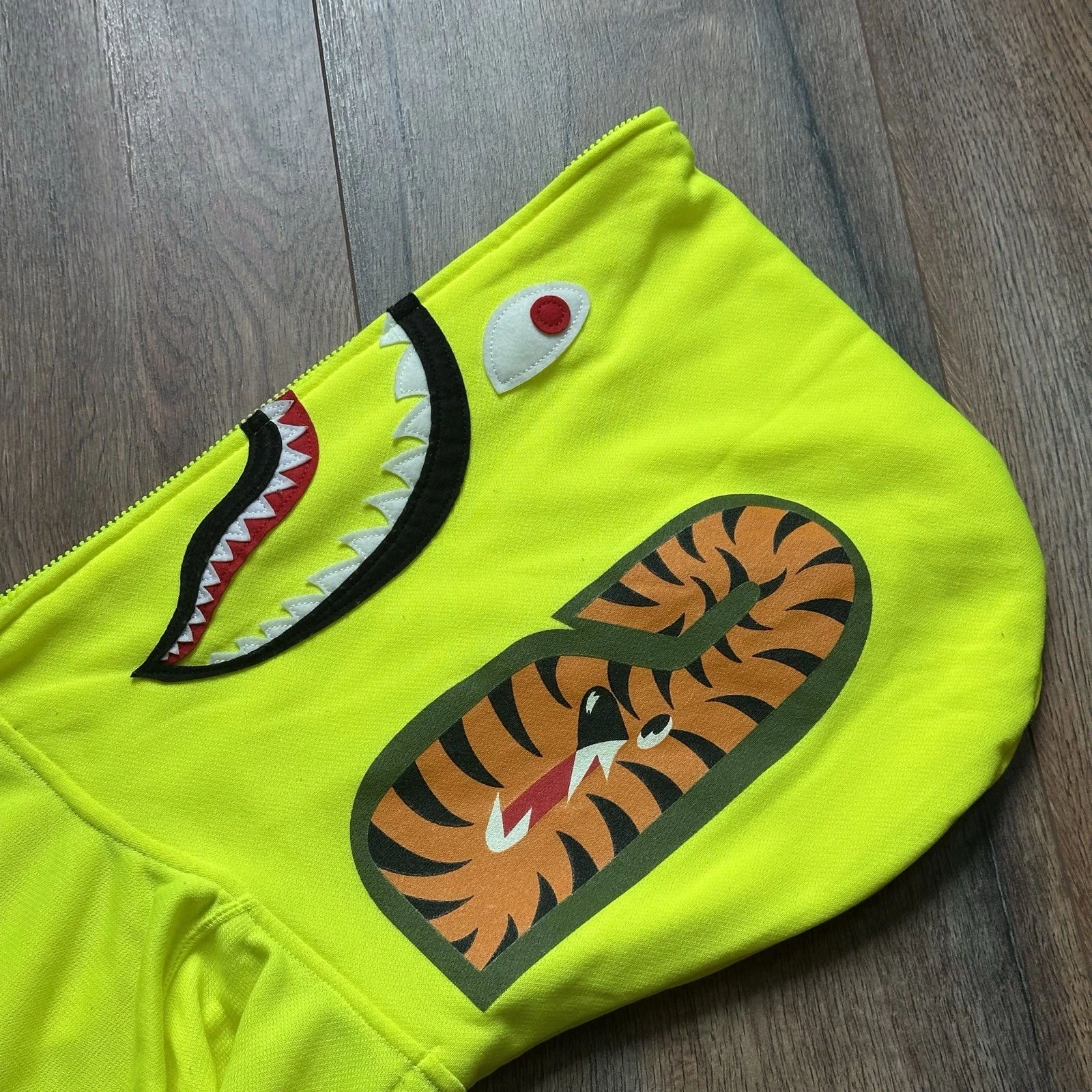 A BATHING APE (BAPE) Felpa con cappuccio e zip intera Bape Shark verde fluo taglia XL made in Japan