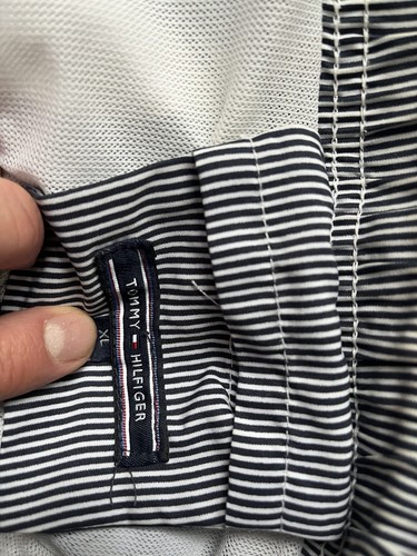 Tommy Hilfiger Men’s XL Floral swimming Shorts With Back Pocket - Picture 5 of 8