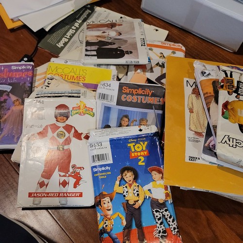 Lot of 210 Vintage Assorted Sewing Patterns Simplicity-Butterick-McCall's-Vogue - Picture 4 of 12