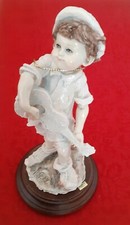 Capodimonte bimbo che suona la chitarra 