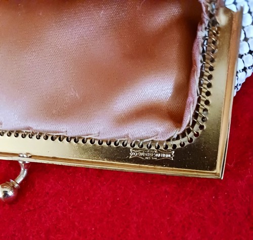 A Beautiful Timeless Piece By Whiting And Davis; white Mesh Metal Small Clutch - Picture 2 of 6