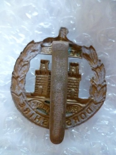 WW1 Dorsetshire Regiment Cap Badge Bi Metal Slider ANTIQUE Org - Picture 2 of 2