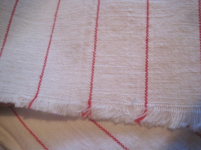 VTG STRIPED RED/WHITE STRIPED WOVEN ZIGZAG PATTERN DISH TOWEL FABRIC-29" X61"