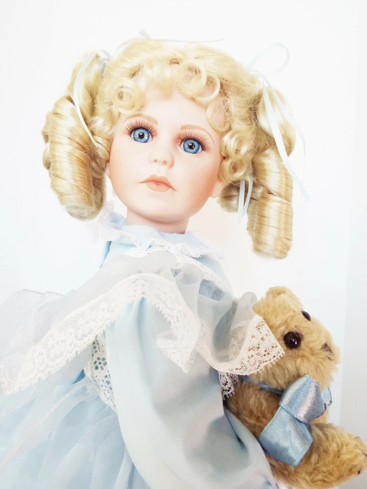 MUÑECA DE PORCELANA BARBIE SUE EN AZUL BEST FRIENDS 22 in THELMA RESCH GREMIO DE DISEÑADORES Foto 4 de 4