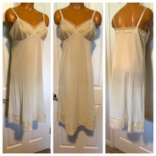 VTG 1960's VANITY FAIR IVORY W/ SANDWICHED LACE FULL SLIP SZ 36