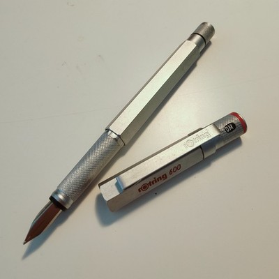 Rotring 600 Füller Silber - Stahl OB Feder - NEUWERTIG - Nie benutzt