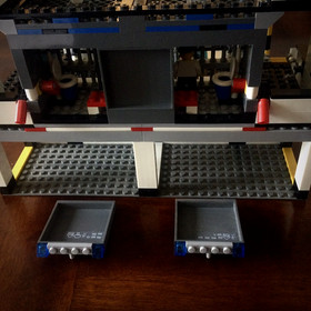 LEGO CITY: Police Headquarters (7744) W/INSTRUCTIONAL MANUAL 100% COMPLETE