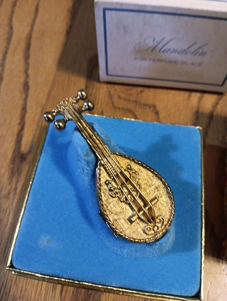 Vintage Avon Bandolim Perfume Sólido na Caixa Original - Não Usado Nova Caixa Aberta - Imagem 2 de 4