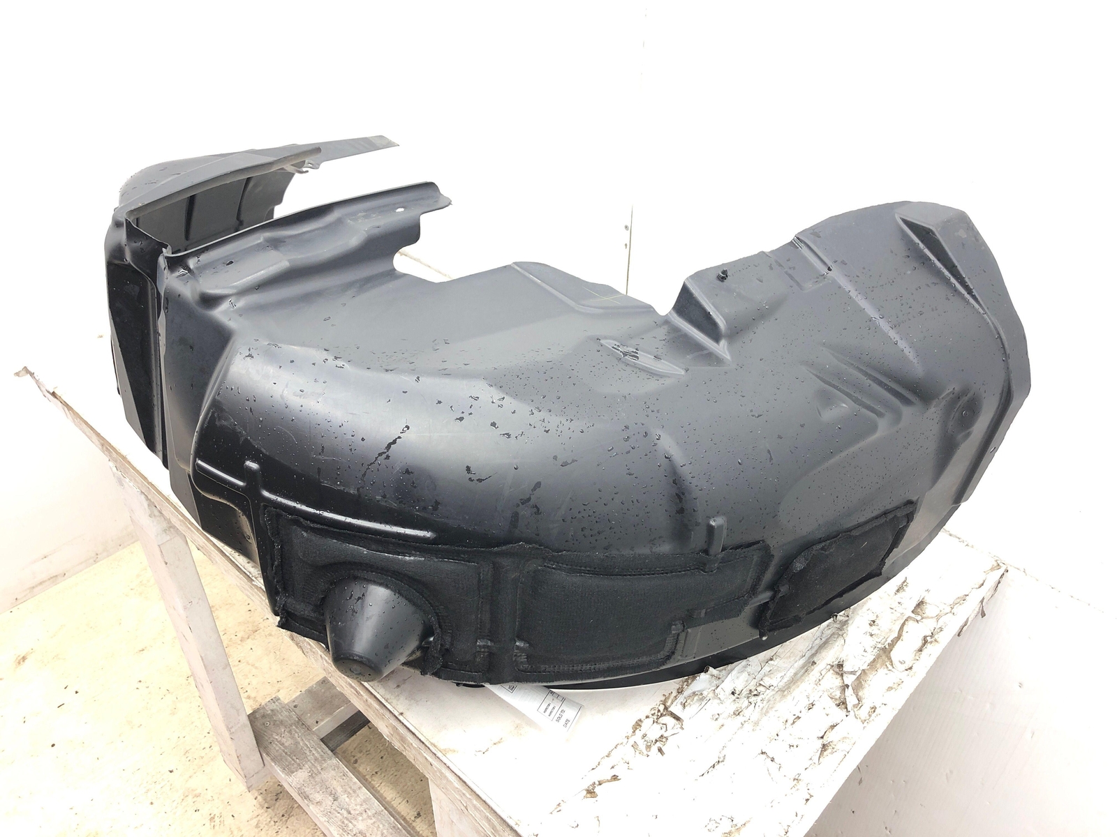 2017-2020 MASERATI LEVANTE M161 REAR RIGHT FENDER LINER SPLASH SHIELD 670032677