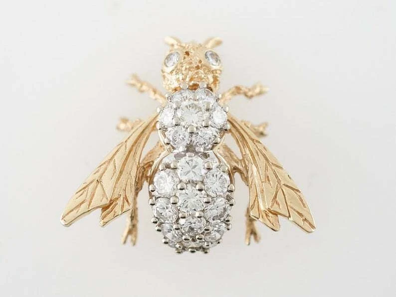 Broche prendedor redondo de diseño de abeja con diamantes de corte brillante de 2,00 quilates enchapado en oro amarillo de 14 k Foto 4 de 4