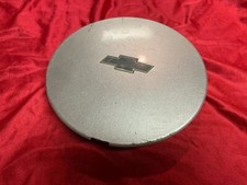 2000 2001 2002 2003 2004 2005 Chevrolet Malibu Center Hub Cap 9593521 Gray Bow 2000 2001 2002 2003 2004 2005 Chevrolet Malibu Center Hub Cap 9593521 Gray Bow