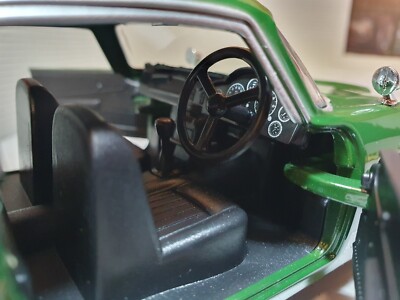 Ancienne voiture, Aston Martin DB5 1963, vert foncée, Chrono, 1/18 Métal