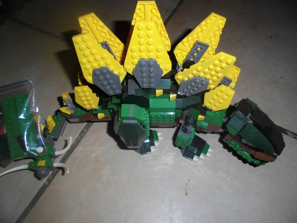 LEGO Creator 4998 Stegosaurus