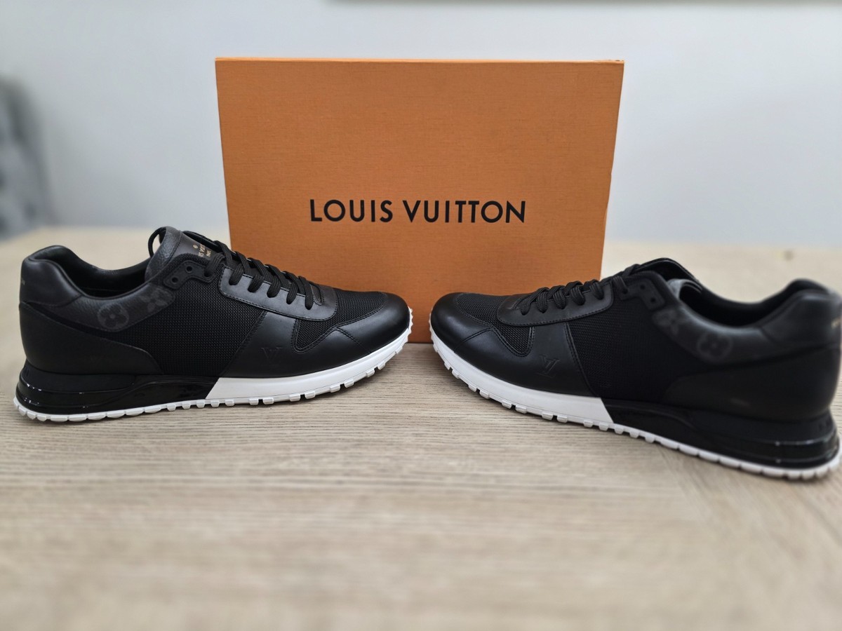 Louis Vuitton ブラックスニーカー Authentic Louis Vuitton Run Away Sneakers Black Monogram Men Size
