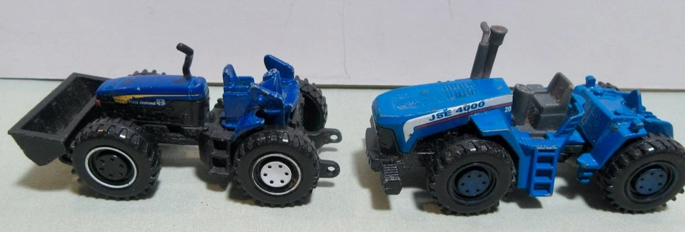 Matchbox Tractors JSE4000 - NH6070 - 703 - Canon Const. - 1300 Acre Maker - Image 4 of 4