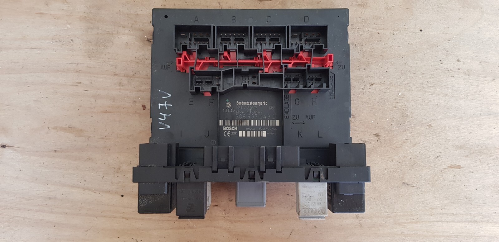 VW Caddy 2010 2.0petrol Comfort convenience body module 3C8937049D V47V ...