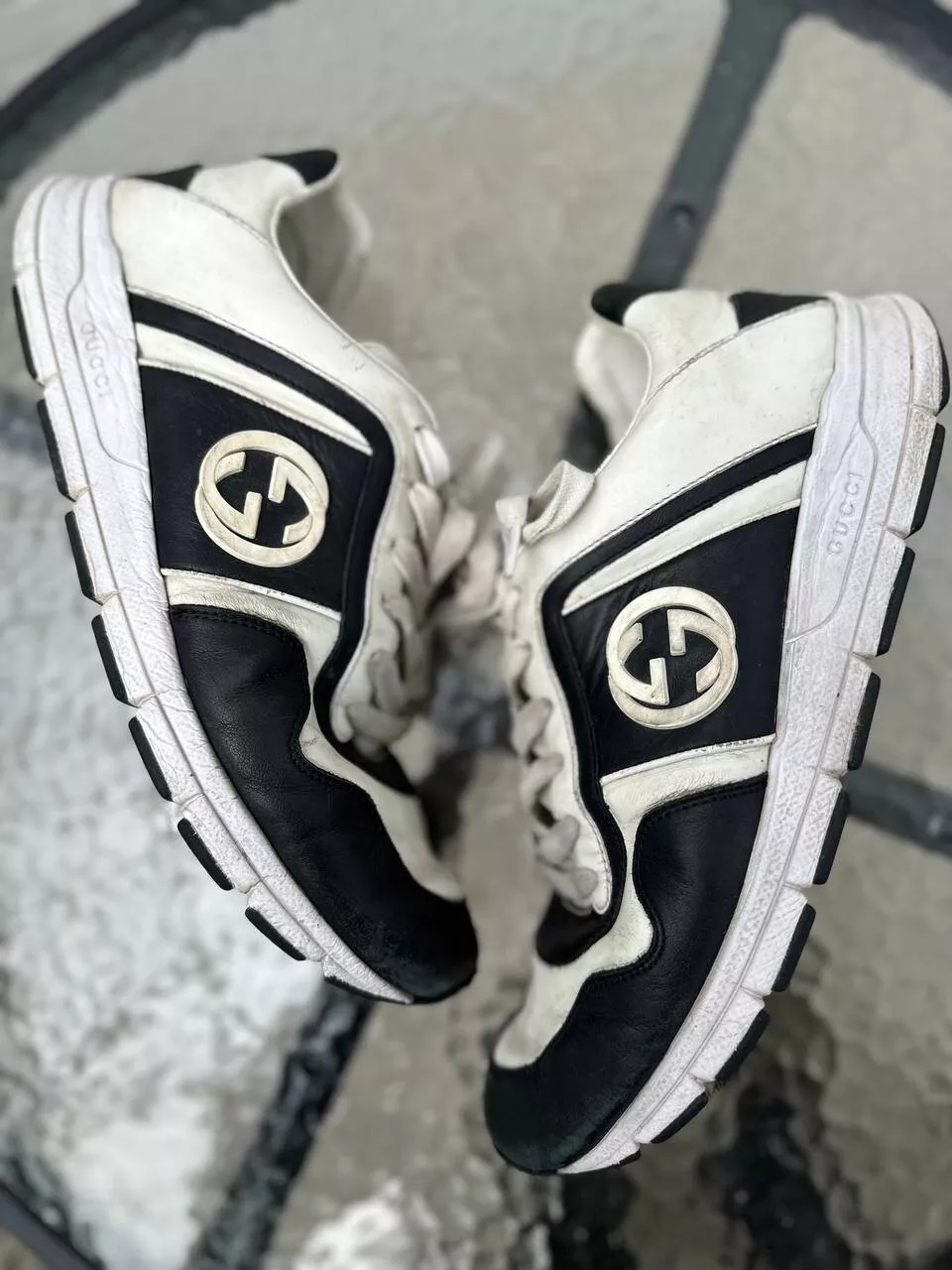 Baskets Gucci Interlocking GG en cuir blanc et noir homme taille 9