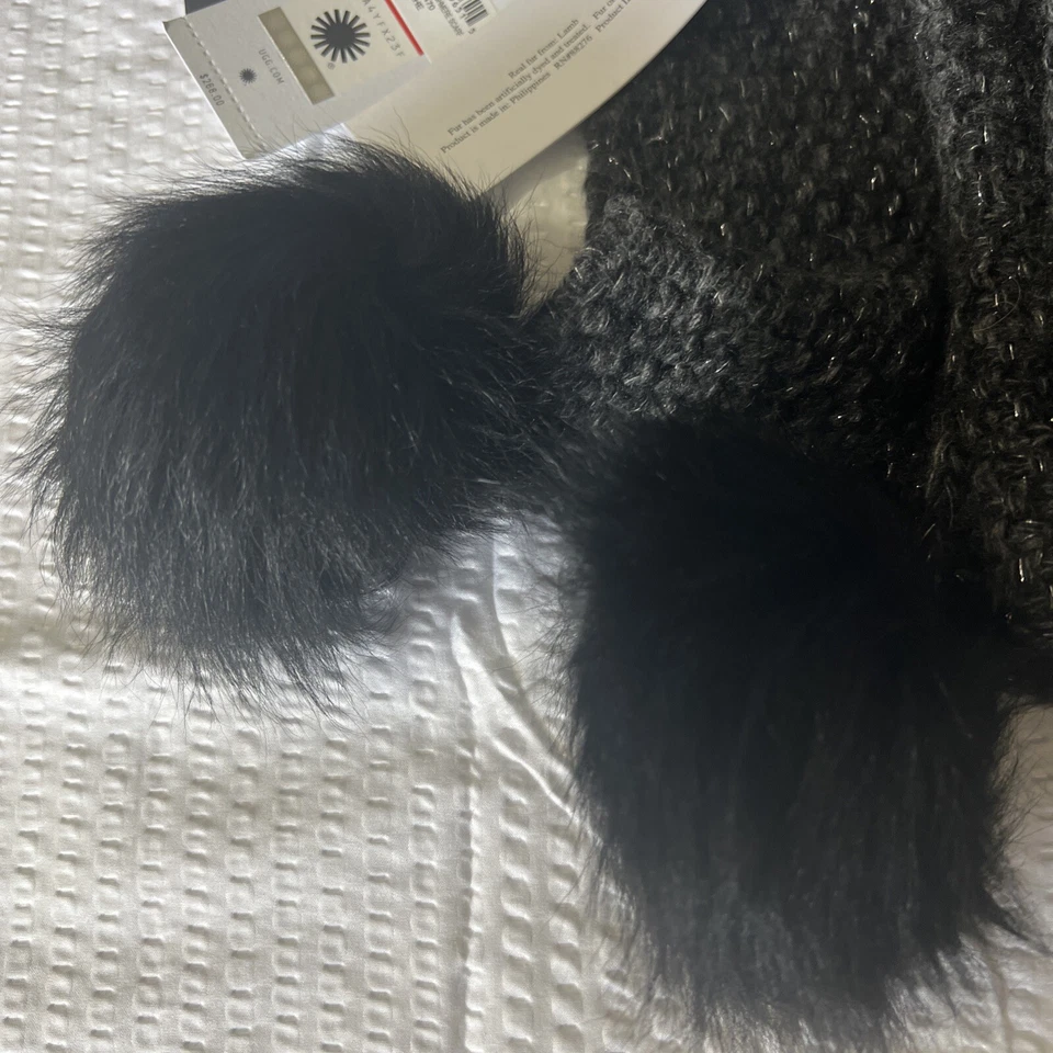 UGG QUATRO POM POMS E CACHECOL DE CAXEMIRA CARVÃO Novo - Imagem 3 de 4