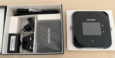 Netgear NIGHTHAWK M2 Mobile Router - Schwarz (MR2100-100EUS)
