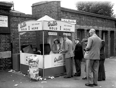 Walls Ice cream stand 1952 Cricket Historic Old Photo 1