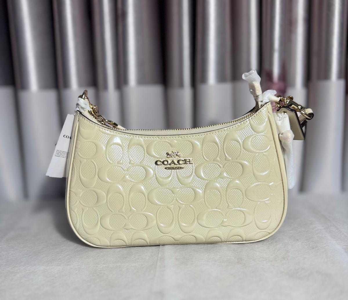 NWT Coach Teri Shoulder Bag In Signature Leather With Heart Charm