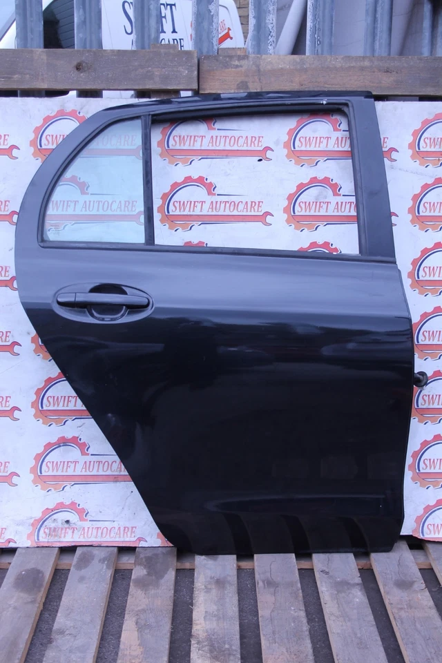 Puerta trasera derecha Toyota Yaris MK2 (XP90) OSR negra 5 puertas hatchback 2006-2011 Foto 4 de 4