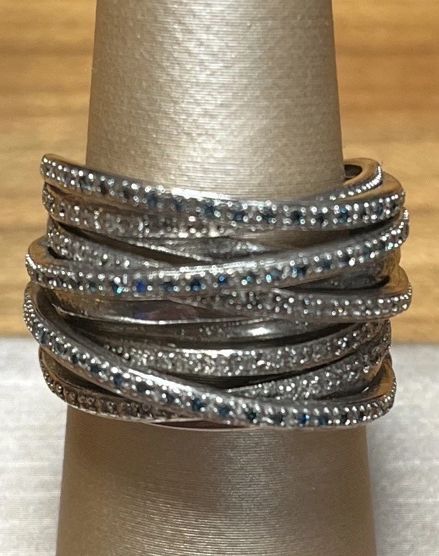 Anillo con banda cruzada de diamantes azules y blancos de plata de ley - talla 7 - 12,5 g Foto 2 de 4
