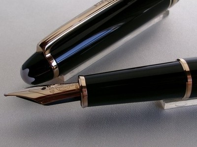 Montblanc Meisterstuck Classique 144 Fountain Pen 14K M Nib Name