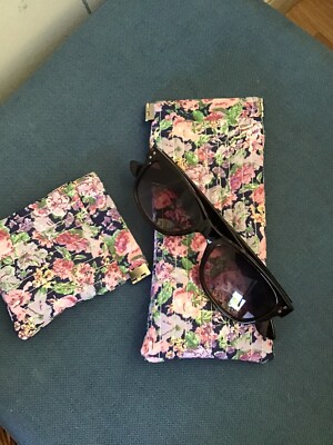 Handgefertigte gesteppte gepolsterte Brille + Spardose Etui Kuss Druckknopfverschluss Blume