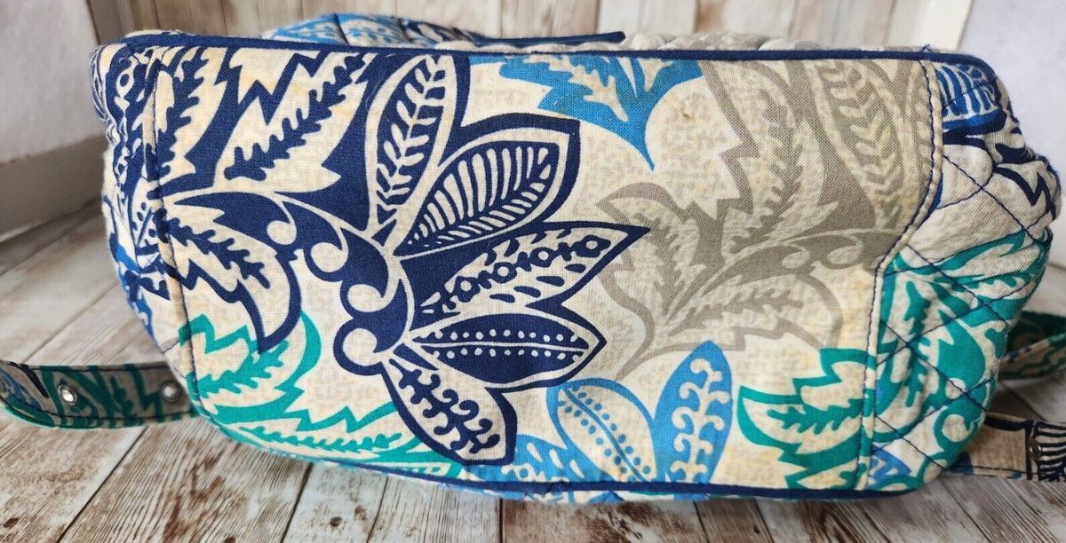 Vera Bradley  display picture 1