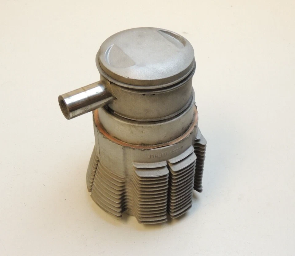 Juego de 4 cilindros y pistones Porsche MAHLE 356/912 usados genuinos 82ZD2 82,5 mm Foto 3 de 4