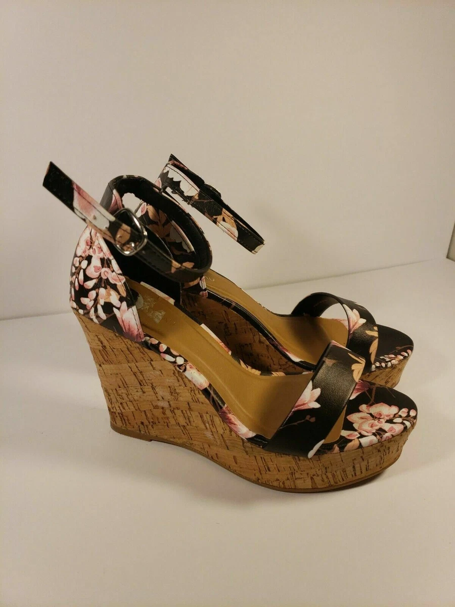 Le chateau shop sandals