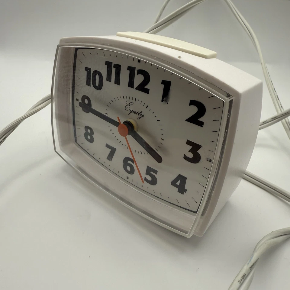Equity Model 33100 Electric Analog Table Desk Alarm Clock Tested And Works - Image 4 of 4