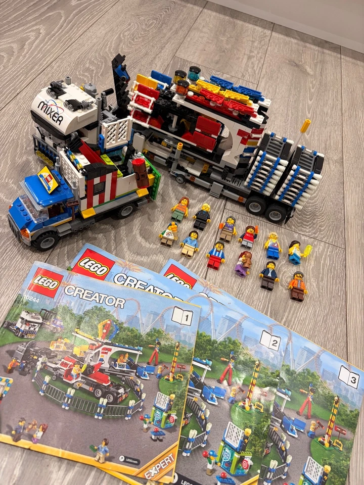 LEGO Creator 10244 Fairground Mixer, photo 1 of 5