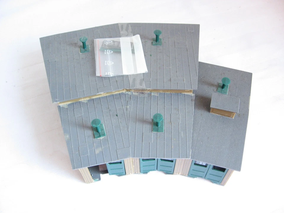 SM228* Faller N Locomotive Shed 3-Stand Built - Image 4 of 4