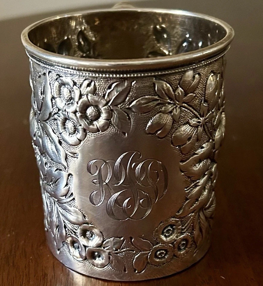 Antigua taza de reposo floral de plata de ley Whiting con mango Foto 2 de 4