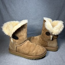UGG Australia Bailey Button 5803 Womens 9 Chestnut Suede Sheepskin Boots
