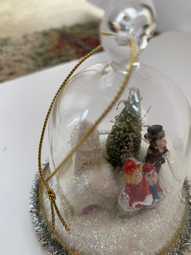 Christmas Glass Figural Diorama Carolers with church ornament - Picture 4 of 5