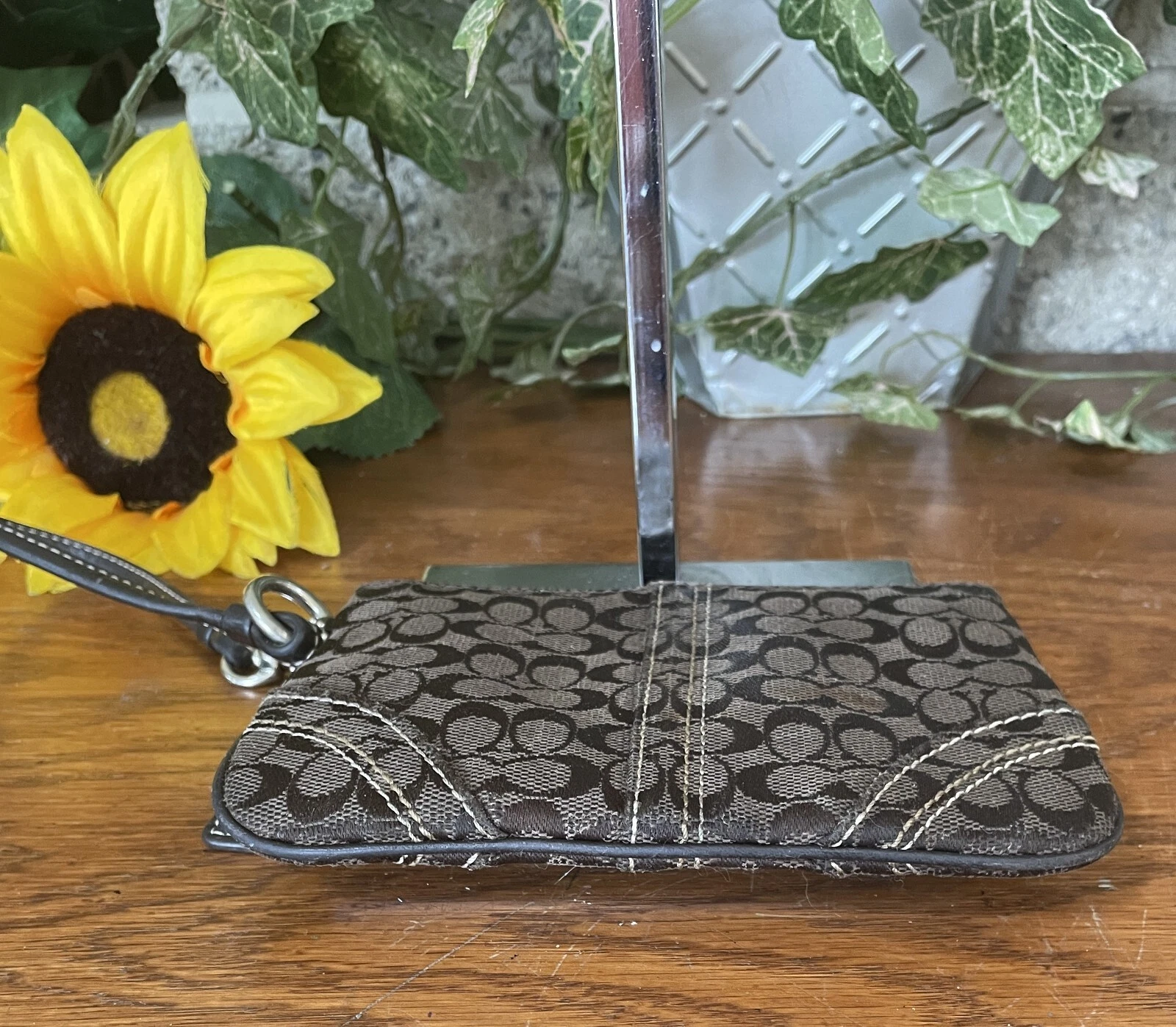 BORSA BORSETTA PORTAFOGLIO DA POLSO COACH MARRONE FIRMA CON FINITURE MARRONE SCURO