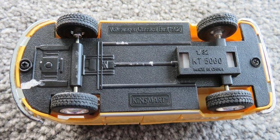 Kinsmart KT 5060 Volkswagen Classical Bus 1962 Scale 1:32 Vintage Original - Image 3 of 3