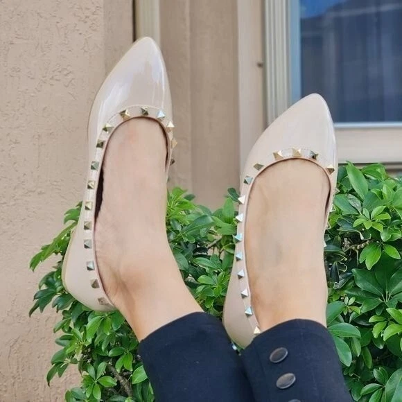 Sandalia para mujer con tachuelas planas cerradas punta color nude (talla 6) Foto 4 de 4